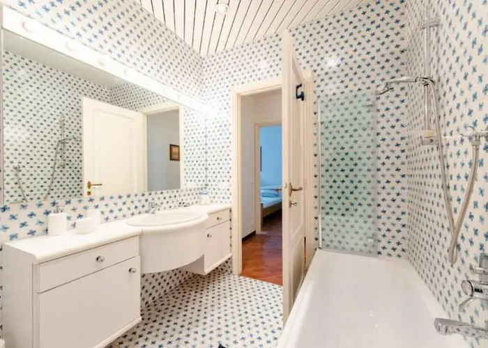 Welcome Riviera, Casa Luigina Apartment, 90 Sqm, Sea View, 2 Bedroom, 1 Bathroom, Free Wifi, And, Depending On Availability, A Private Garage 800 Meters Away At 20,00 Euro Per Night *